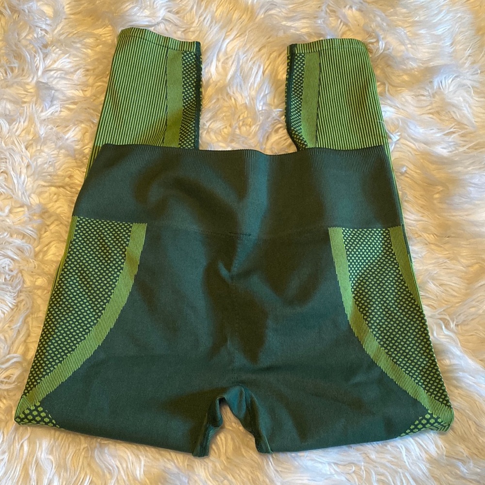 Green Fabletics Leggings